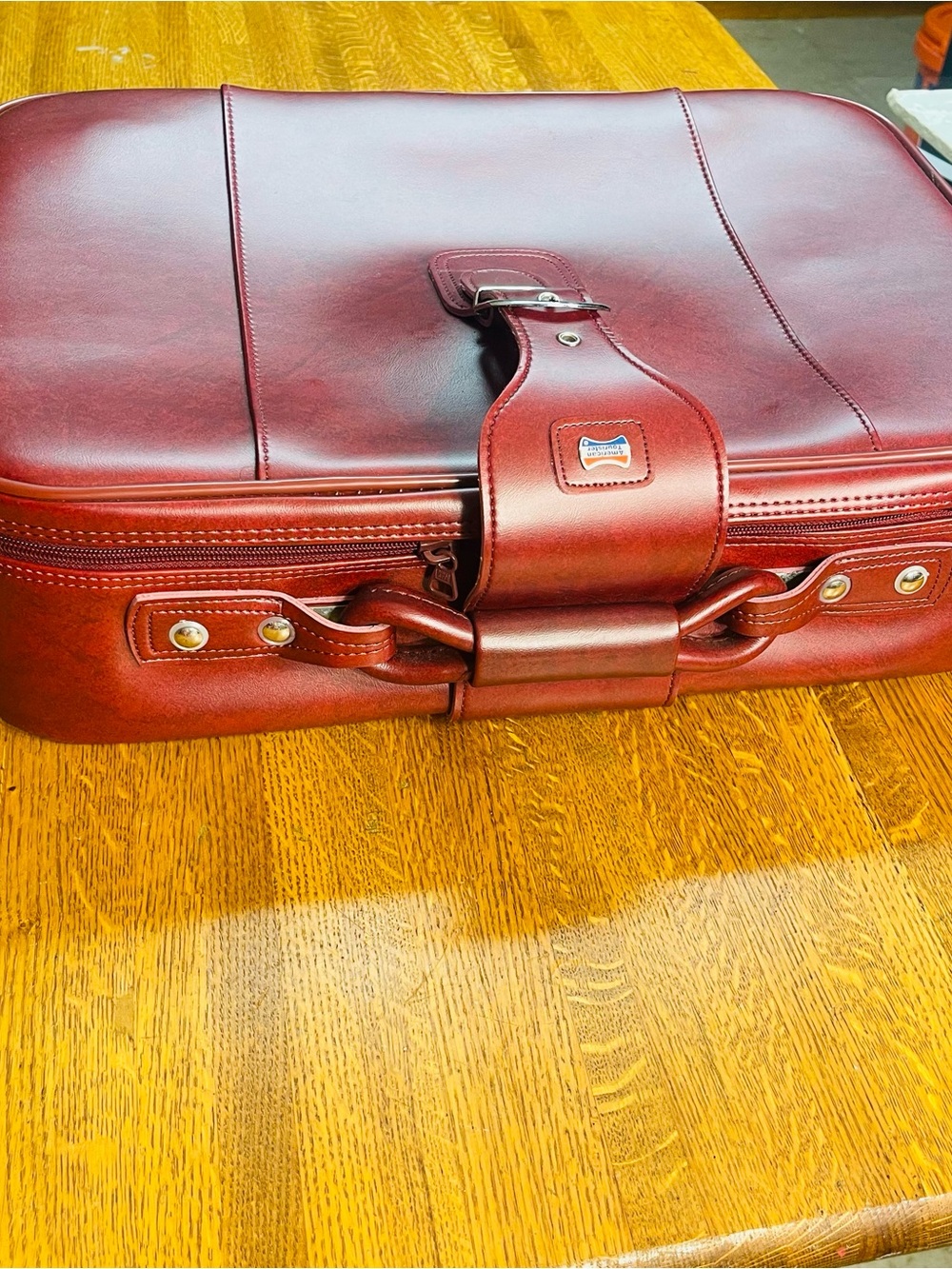 American Tourister Vintage Men's Leather Briefcase in Burgundy